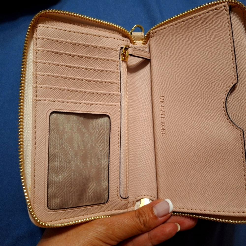 WRISTLET